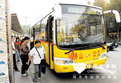 佛山公交車：流動(dòng)的文明風(fēng)景線