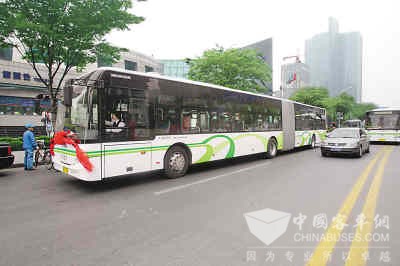 上海：松江大學(xué)城“巨龍”公交車全部退役 將被新能源公交車取代