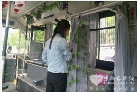 長沙一公交車為哺乳媽媽設“包廂”