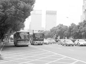 江西：南昌增8處電警抓拍闖公交車道