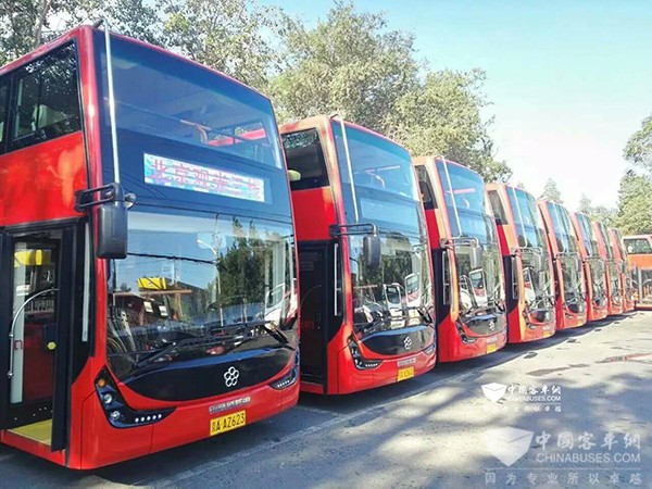 國內(nèi)首條電動(dòng)雙層觀光車線路綻放銀隆“中國紅”