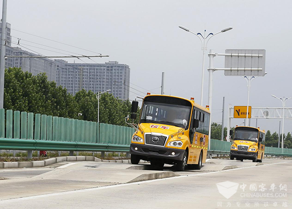 宇通校車性能測試現(xiàn)場