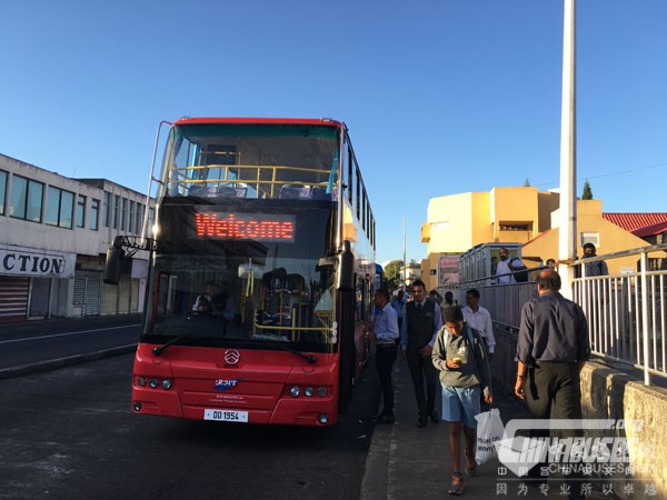 毛里求斯喜迎金旅雙層公交車