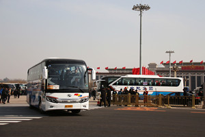 兩會(huì)：金龍龍威十八年，履行“國車”新使命