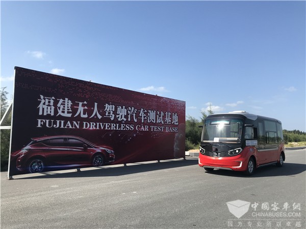 金旅XML6606JEV60C無(wú)人駕駛公交車（純電動(dòng)10-13座）