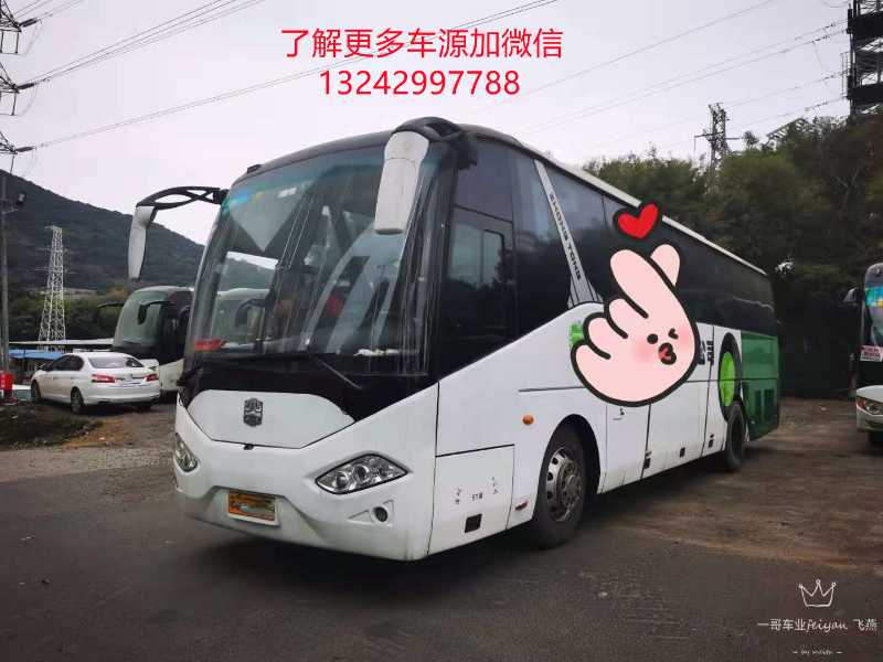 國(guó)三51座同款多臺(tái)有營(yíng)運(yùn)檔案中通6117型客車(chē)