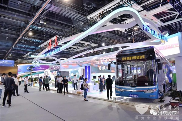 老字號煥發(fā)新生機 黃海新能源客車駛?cè)脒|寧國際投洽會