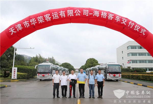安全、服務“兩手抓” 蘇州金龍助華榮客運打造一流通勤班車