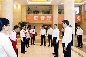 李小鵬會(huì)見(jiàn)交通運(yùn)輸系統(tǒng)受表彰全國(guó)人民滿意公務(wù)員及集體代表