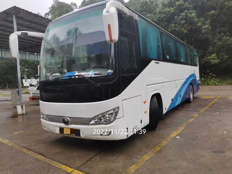 2019年11月 國五非營運(yùn)50座有中門宇通6119氣囊車 