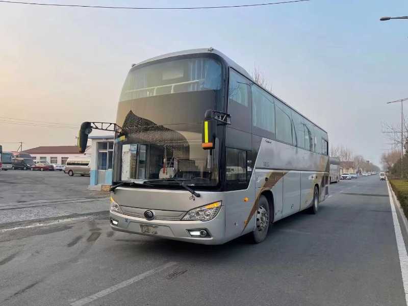 同款兩臺雙門55座宇通6118氣囊旅游車