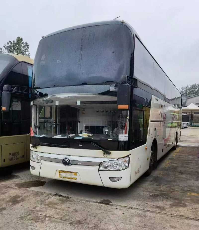 國五48座半臥帶腿托雙檔齊全宇通6126型客車