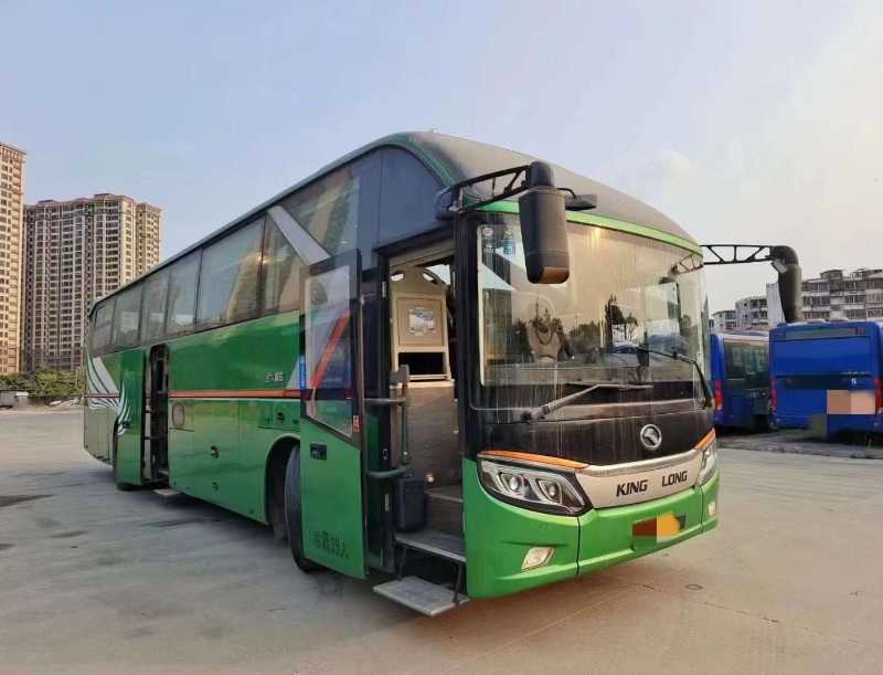 2+1型35座保姆車一手旅游客運(yùn)大金龍6127氣囊車