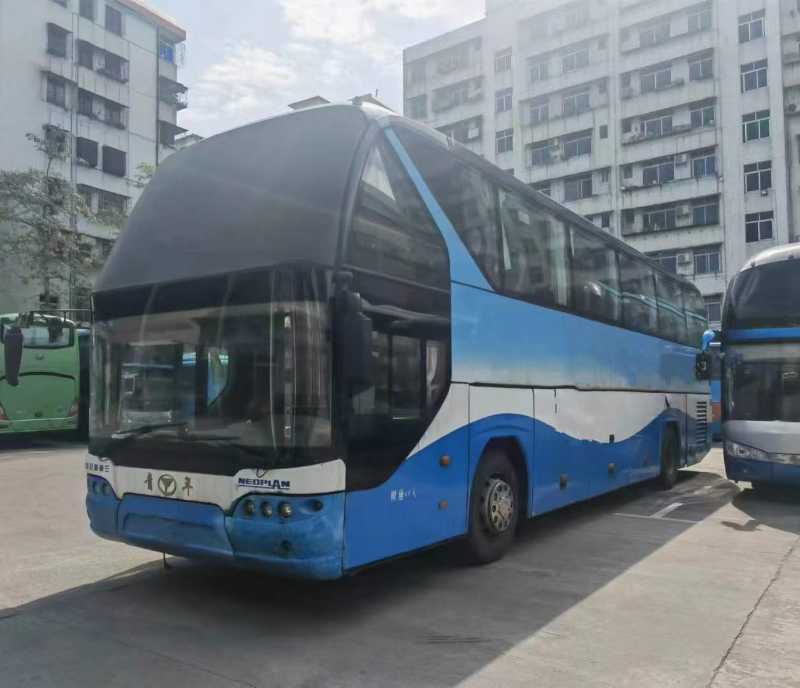 45座國四有中門上移行李艙青年6121氣囊車