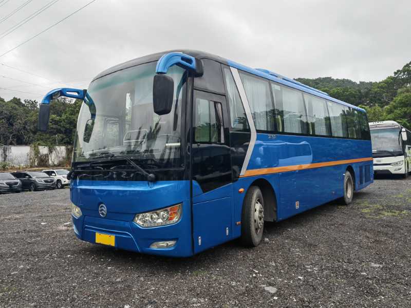 粵牌45座非營(yíng)運(yùn)國(guó)五金旅6101中門車