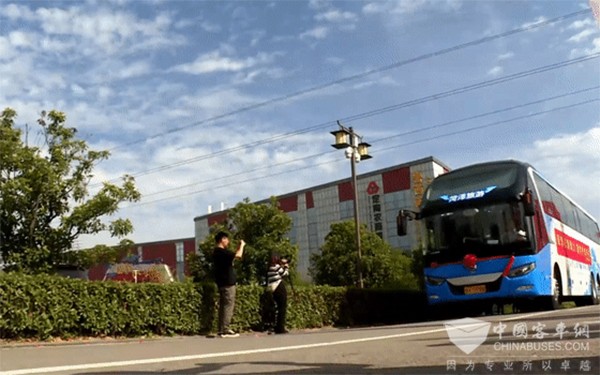 中通客車 菏澤市 13米 旅游大巴 客運(yùn)業(yè)務(wù) 轉(zhuǎn)型升級