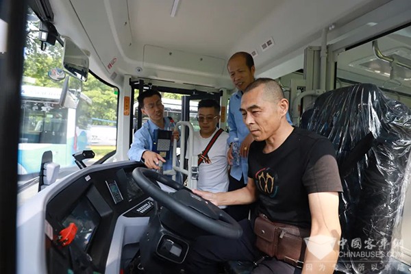 申沃客車 九系客車 奉賢客運(yùn) 智能網(wǎng)聯(lián) 純電動客車