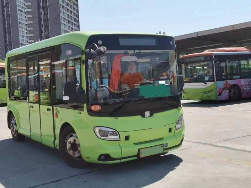 出讓9座準(zhǔn)新車電動公交55臺