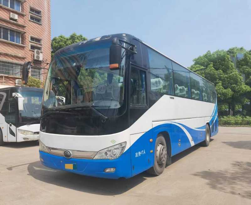 國(guó)五47座LNG天然氣非營(yíng)運(yùn)宇通6110中門車