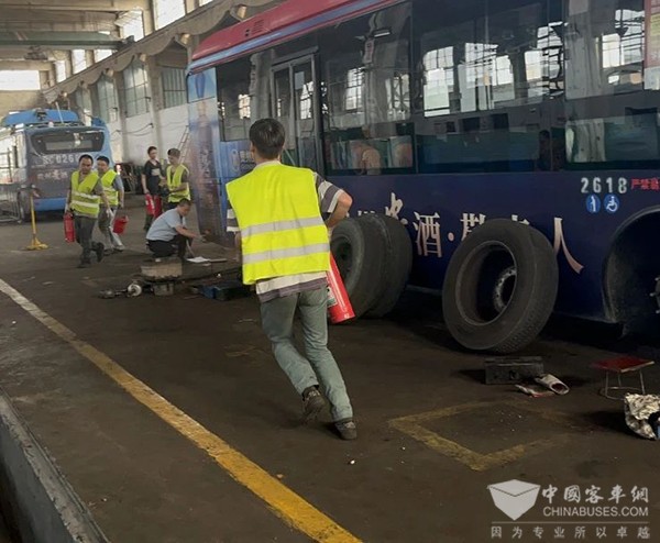 道路運(yùn)輸 駕駛員 操作指南 應(yīng)急處置原則