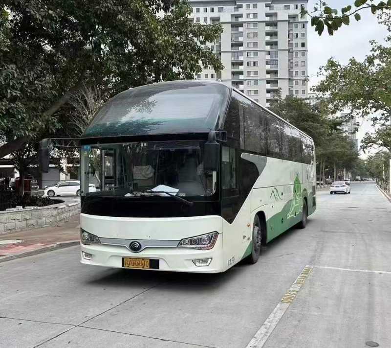 2019年4月 同款兩臺雙檔齊全國五39座半臥宇通6128旅游車