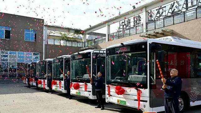 公交車型“大轉小”、福州啟用7米級低地板純電動公交車
