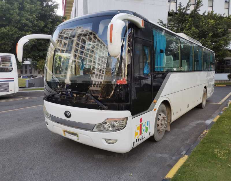 2015年8月 同款兩臺47座寧德時(shí)代非營運(yùn)宇通6106新能源電車