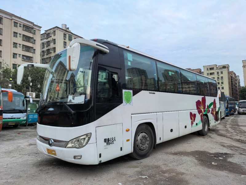 2018年4月上牌48座宇通6119有中門(mén)旅游車(chē)