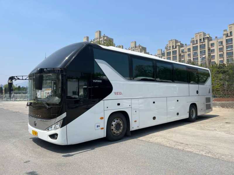2021年9月上牌東北配國(guó)六50座鍋爐暖氣中空玻璃宇通6120旅游車(chē)