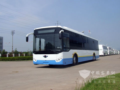 已經(jīng)出口歐洲的JXK6122混合動(dòng)力公交巴士