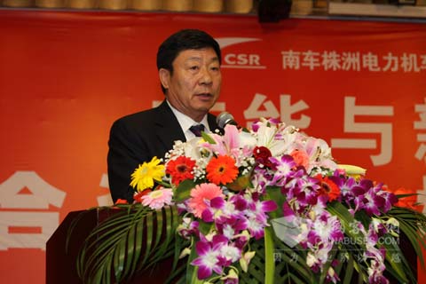 全國(guó)人大代表、遼寧曙光汽車集團(tuán)董事長(zhǎng)李進(jìn)巔