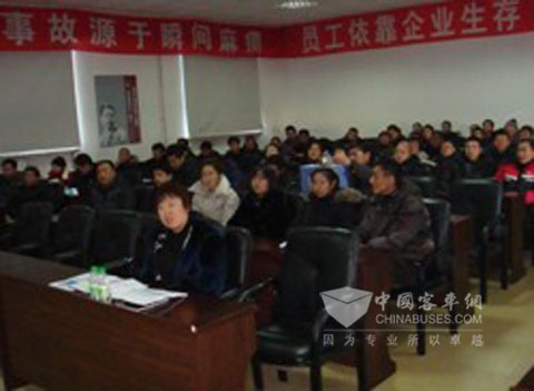 大慶公交公司東區(qū)張隊(duì)長(zhǎng)帶隊(duì)參加培訓(xùn)