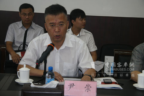 大連交運副總經(jīng)理尹崇在會上發(fā)言