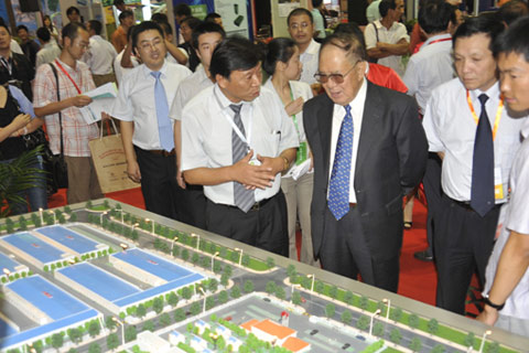 中大新能源客車閃耀中國國際建設(shè)環(huán)境友好型社會成果展覽會