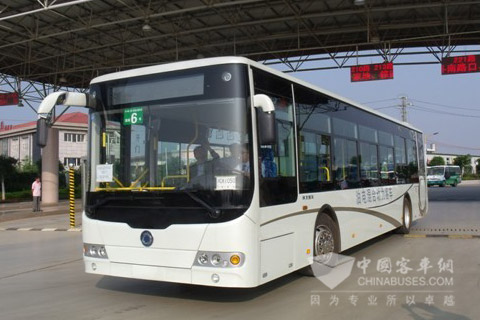 申龍參賽客車