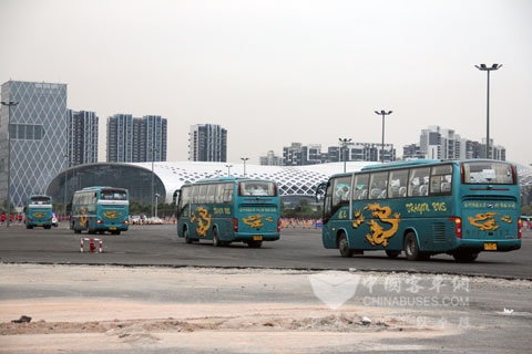 龍巴海格車隊(duì)奔赴大運(yùn)會(huì)開幕式現(xiàn)場(chǎng)