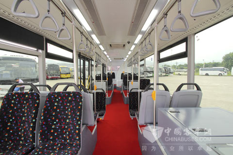 大金龍三開門、低地板公交車XMQ6120AGD5內(nèi)飾