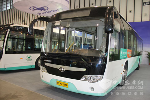 2012南京客車(chē)展中大客車(chē)展臺(tái)