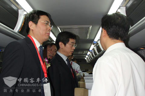 交通運(yùn)輸部總規(guī)劃師戴東昌一行參觀海格客車(chē)