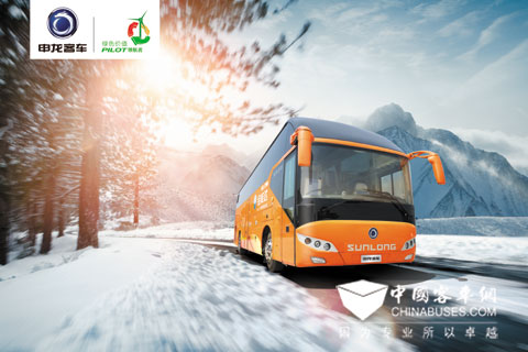 申龍SLK6120K01雙風(fēng)擋全承載豪華公路客車(chē)
