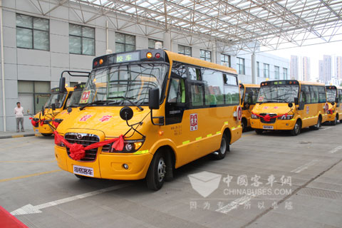  海格快樂(lè)校車(chē)為愛(ài)啟程 