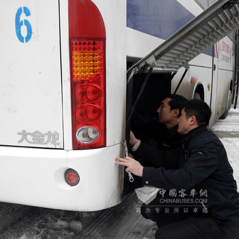 大金龍售后服務(wù)人員提前走訪為客戶排查安全隱患