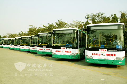 45輛大金龍XMQ6127GHEV8公交車(chē)開(kāi)赴"春城"