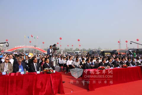 亞星星標(biāo)準(zhǔn)客車(chē)發(fā)布現(xiàn)場(chǎng)