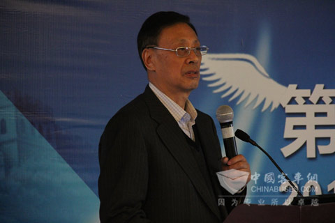 姚明德就當前道路運輸車輛的科技節(jié)能、減排技術(shù)發(fā)表觀點
