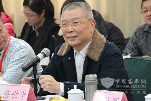 中國(guó)公路學(xué)會(huì)客車(chē)分會(huì)專(zhuān)家委員會(huì)委員、客車(chē)零部件委員會(huì)副主任陳世平