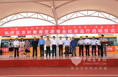 包頭市各級領(lǐng)導(dǎo)以及申龍公司代表出席啟動儀式