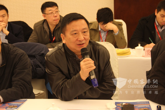 深圳市汽車(chē)維修協(xié)會(huì)副會(huì)長(zhǎng)、原深圳市運(yùn)發(fā)集團(tuán)股份有限公司資產(chǎn)機(jī)務(wù)部部長(zhǎng)于懷勇