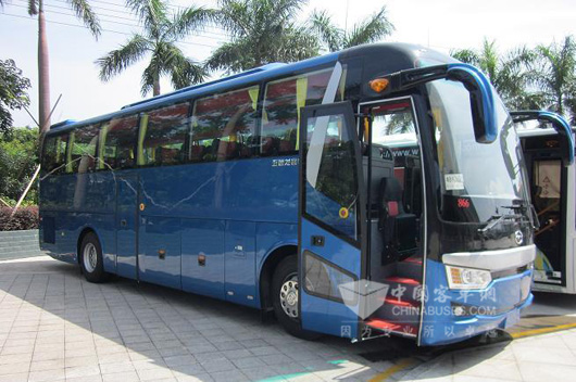 五洲龍經(jīng)典旅游車型FDG6128