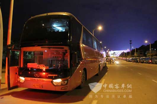 開幕式后大金龍車承擔(dān)運(yùn)輸疏散任務(wù)